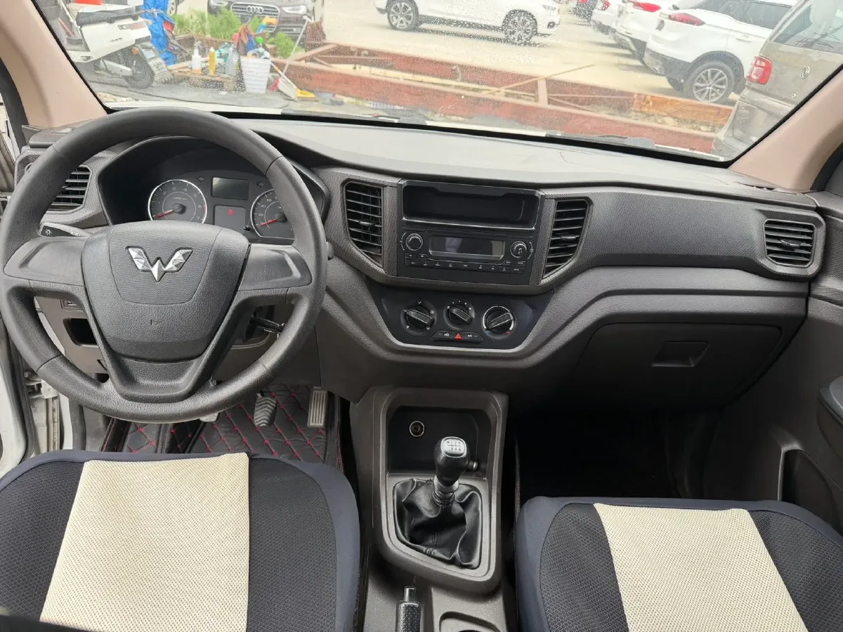 2019 WuLing HongGuang V 1.5L 99HP L4 6MT,autocango,china used car exporter,china ev exporter,chinese used car exporter,chinese used ev exporter