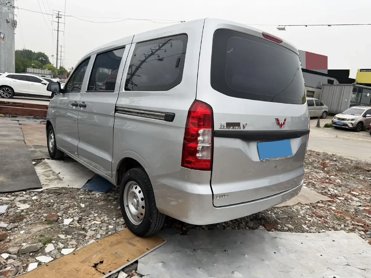 2019 WuLing HongGuang V 1.5L 99HP L4 6MT,autocango,china used car exporter,china ev exporter,chinese used car exporter,chinese used ev exporter