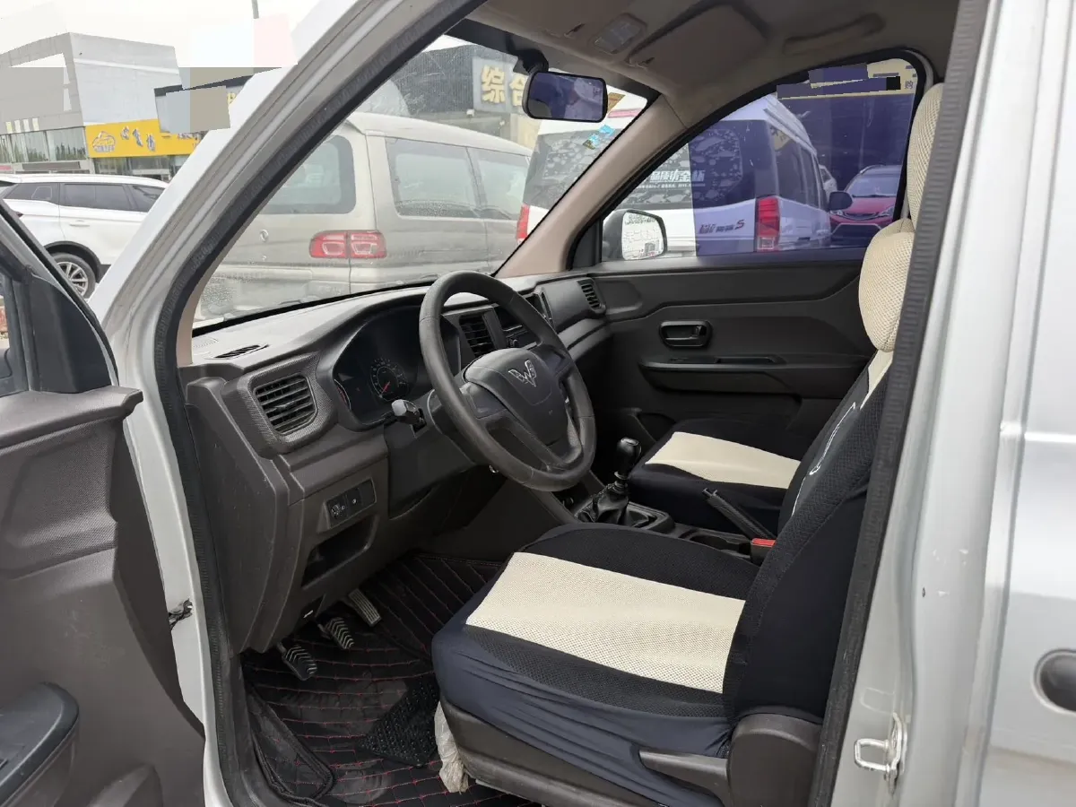 2019 WuLing HongGuang V 1.5L 99HP L4 6MT,autocango,china used car exporter,china ev exporter,chinese used car exporter,chinese used ev exporter