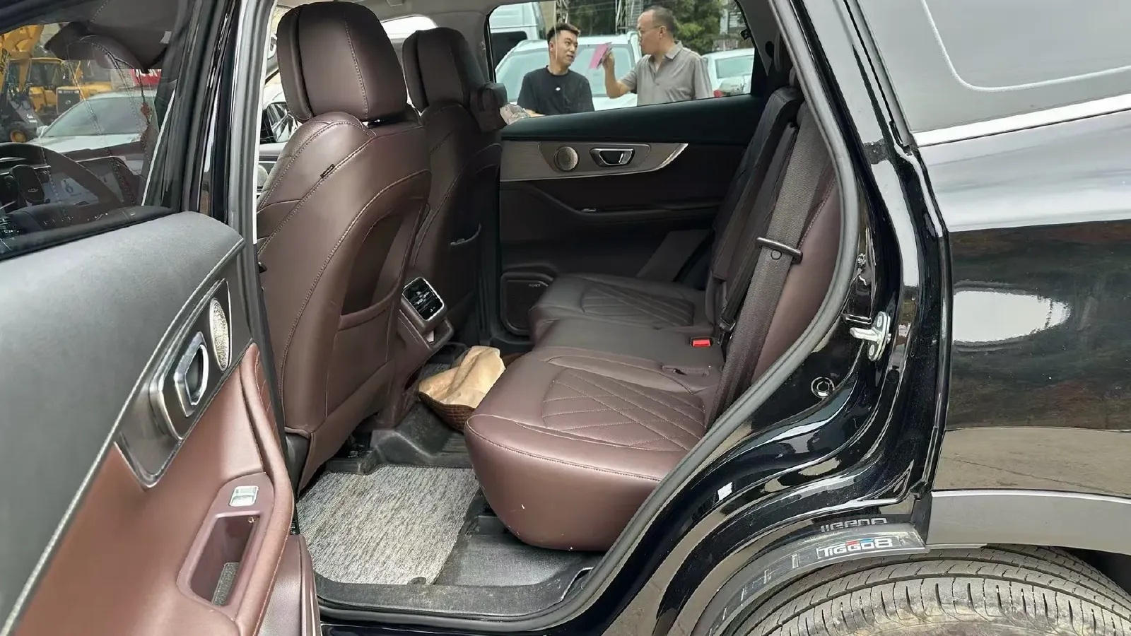 2024 Chery Tiggo 8 PRO 2.0T 254HP L4 7DCT,autocango,china used car exporter,china ev exporter,chinese used car exporter,chinese used ev exporter