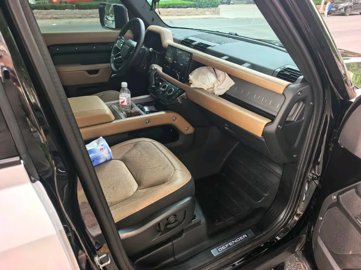 2025 Land Rover Defender 3.0T 400HP L6 8AT,autocango,china used car exporter,china ev exporter,chinese used car exporter,chinese used ev exporter