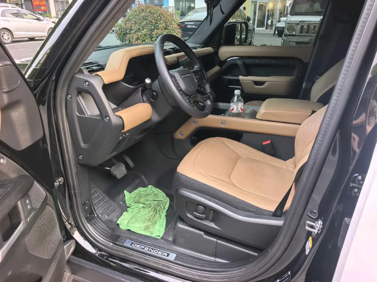 2025 Land Rover Defender 3.0T 400HP L6 8AT,autocango,china used car exporter,china ev exporter,chinese used car exporter,chinese used ev exporter