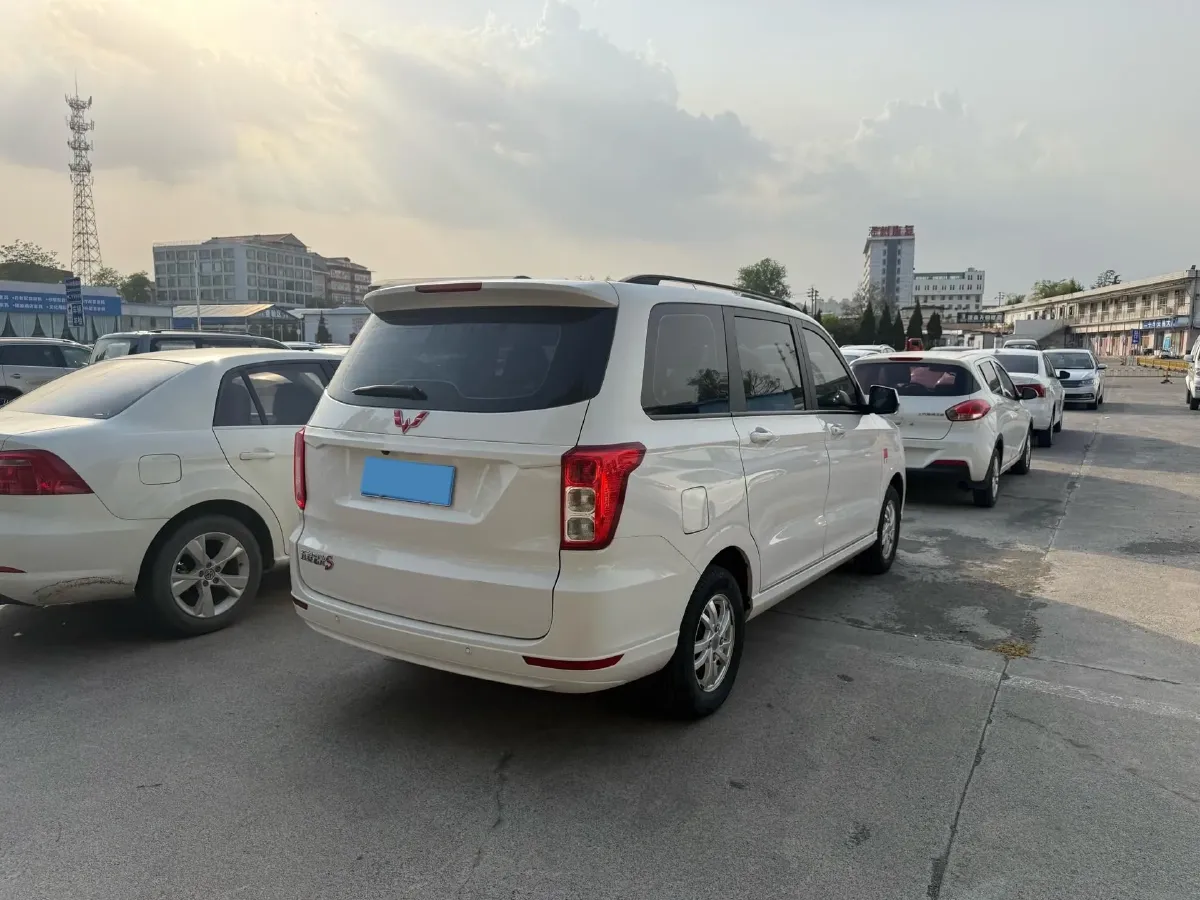 2018 WuLing HongGuang 1.5L 105HP L4 5MT,autocango,china used car exporter,china ev exporter,chinese used car exporter,chinese used ev exporter