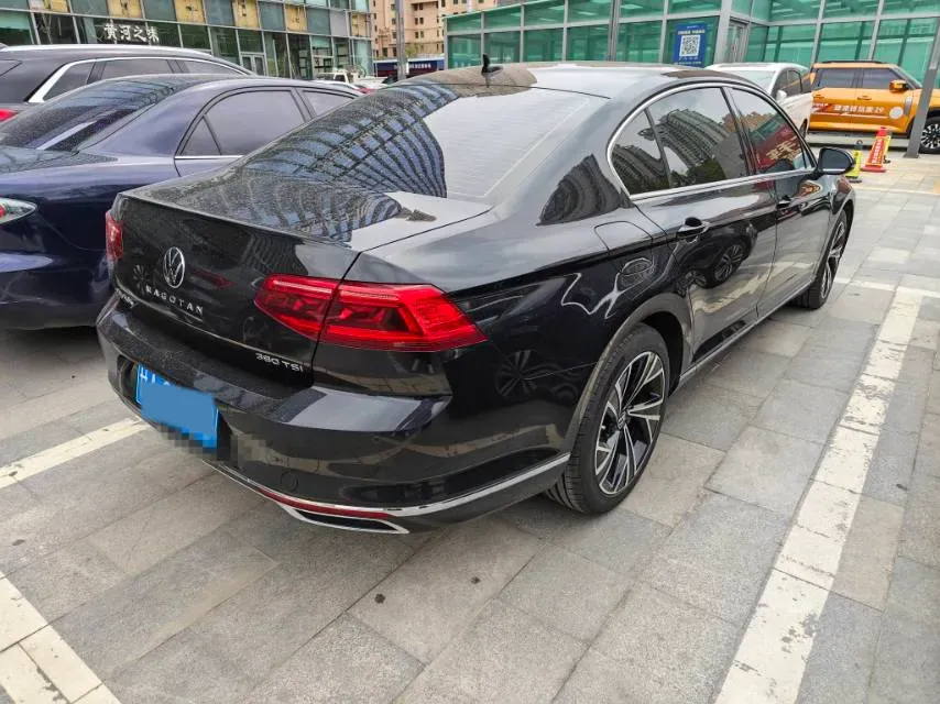 2020 Volkswagen Magotan 2.0T 186HP L4 7DCT,autocango,china used car exporter,china ev exporter,chinese used car exporter,chinese used ev exporter