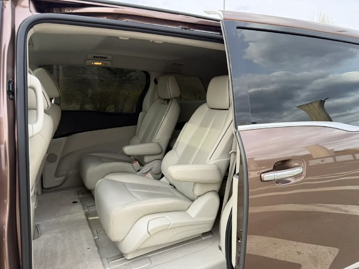 2021 Buick GL8 2.0T 237HP L4 9AT,autocango,china used car exporter,china ev exporter,chinese used car exporter,chinese used ev exporter