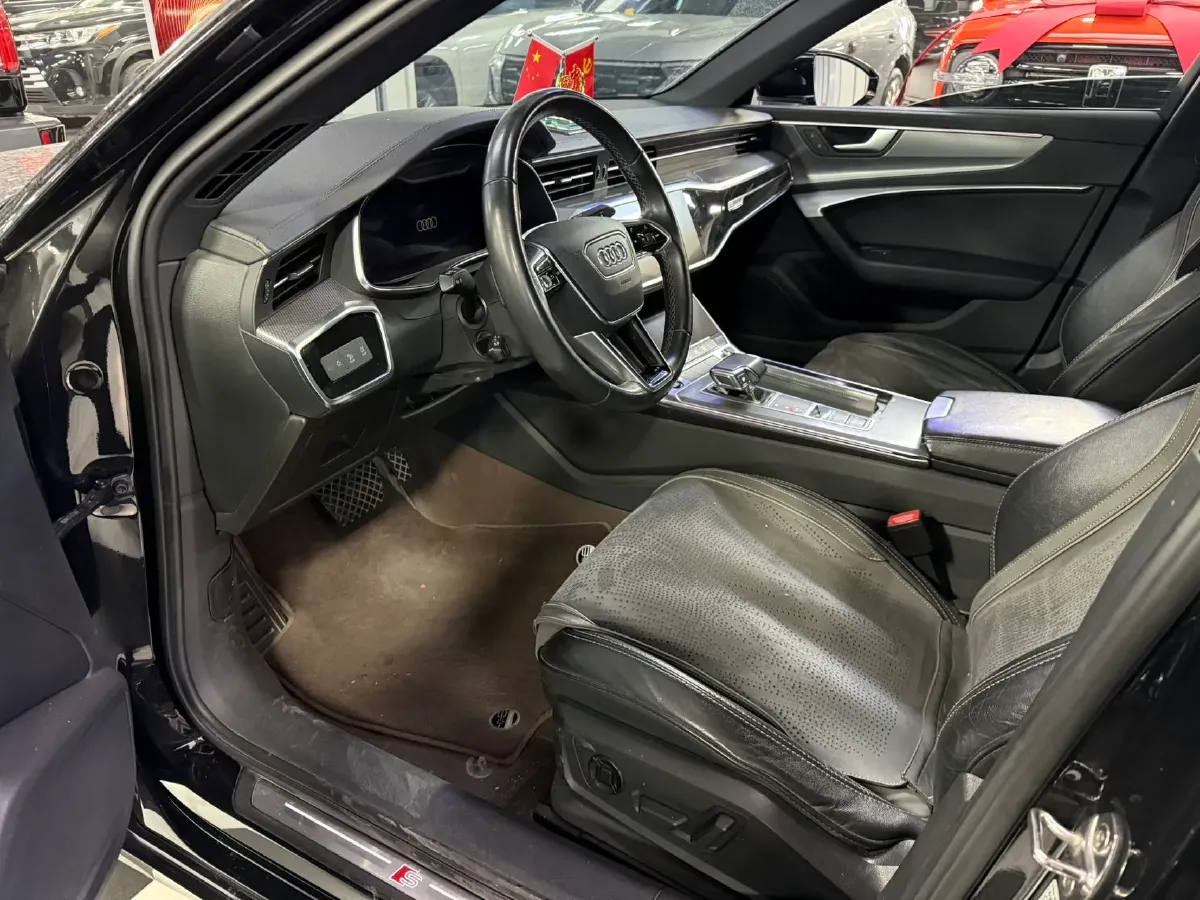 2022 Audi A6L 2.0T 190HP L4 7DCT,autocango,china used car exporter,china ev exporter,chinese used car exporter,chinese used ev exporter