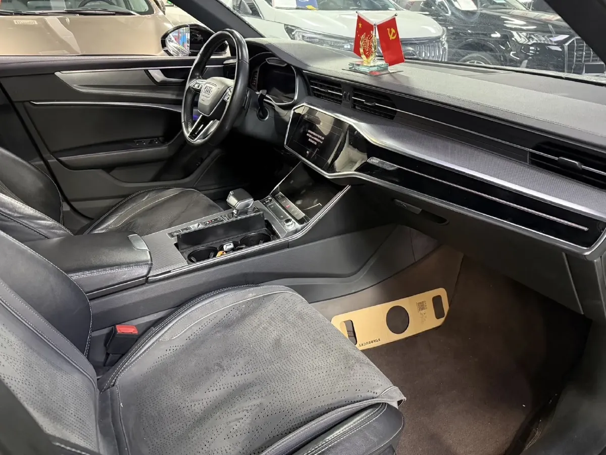 2022 Audi A6L 2.0T 190HP L4 7DCT,autocango,china used car exporter,china ev exporter,chinese used car exporter,chinese used ev exporter