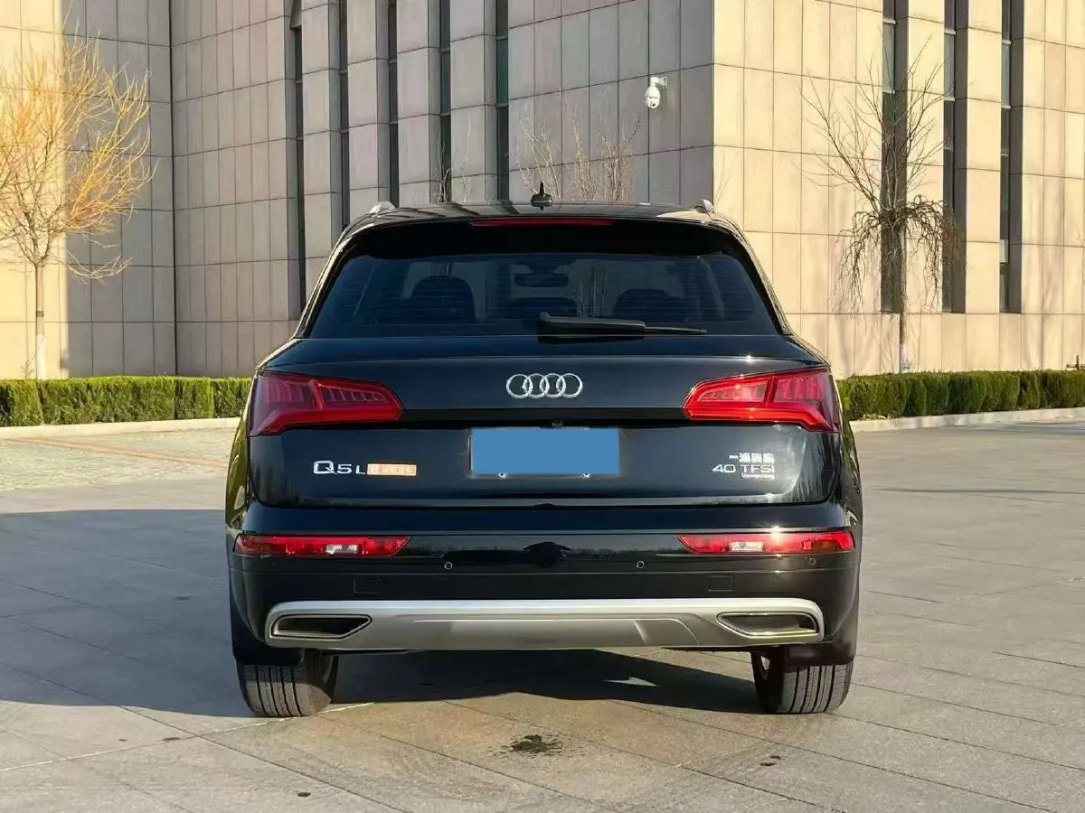 2020 Audi Q5L 2.0T 190HP L4 7DCT,autocango,china used car exporter,china ev exporter,chinese used car exporter,chinese used ev exporter