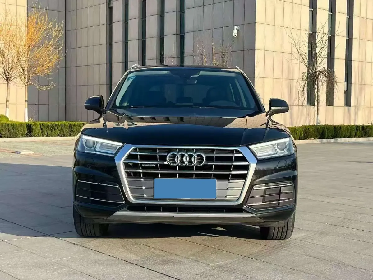 2020 Audi Q5L 2.0T 190HP L4 7DCT,autocango,china used car exporter,china ev exporter,chinese used car exporter,chinese used ev exporter