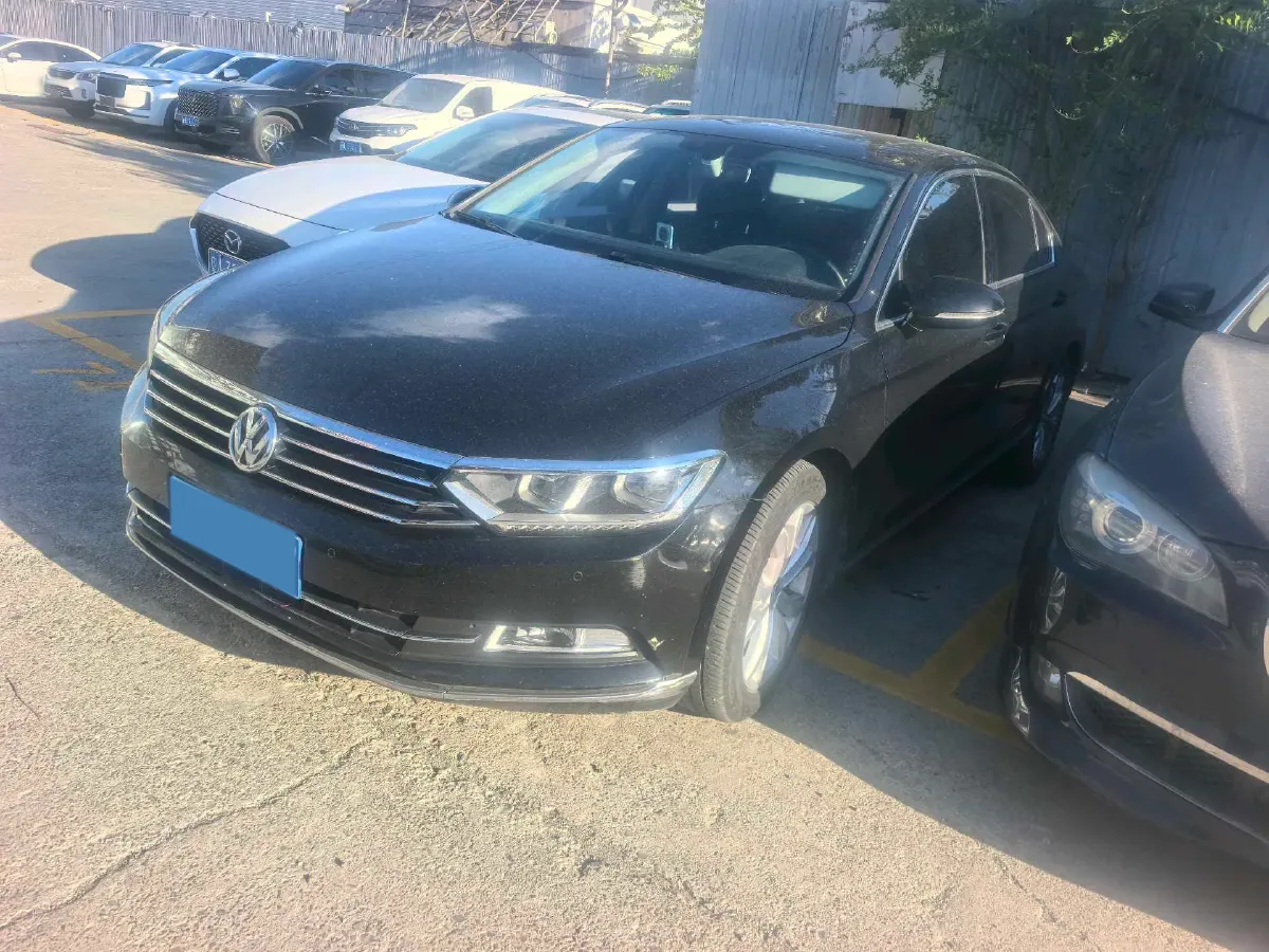 2018 Volkswagen Magotan 2.0T 220HP L4 7DCT,autocango,china used car exporter,china ev exporter,chinese used car exporter,chinese used ev exporter