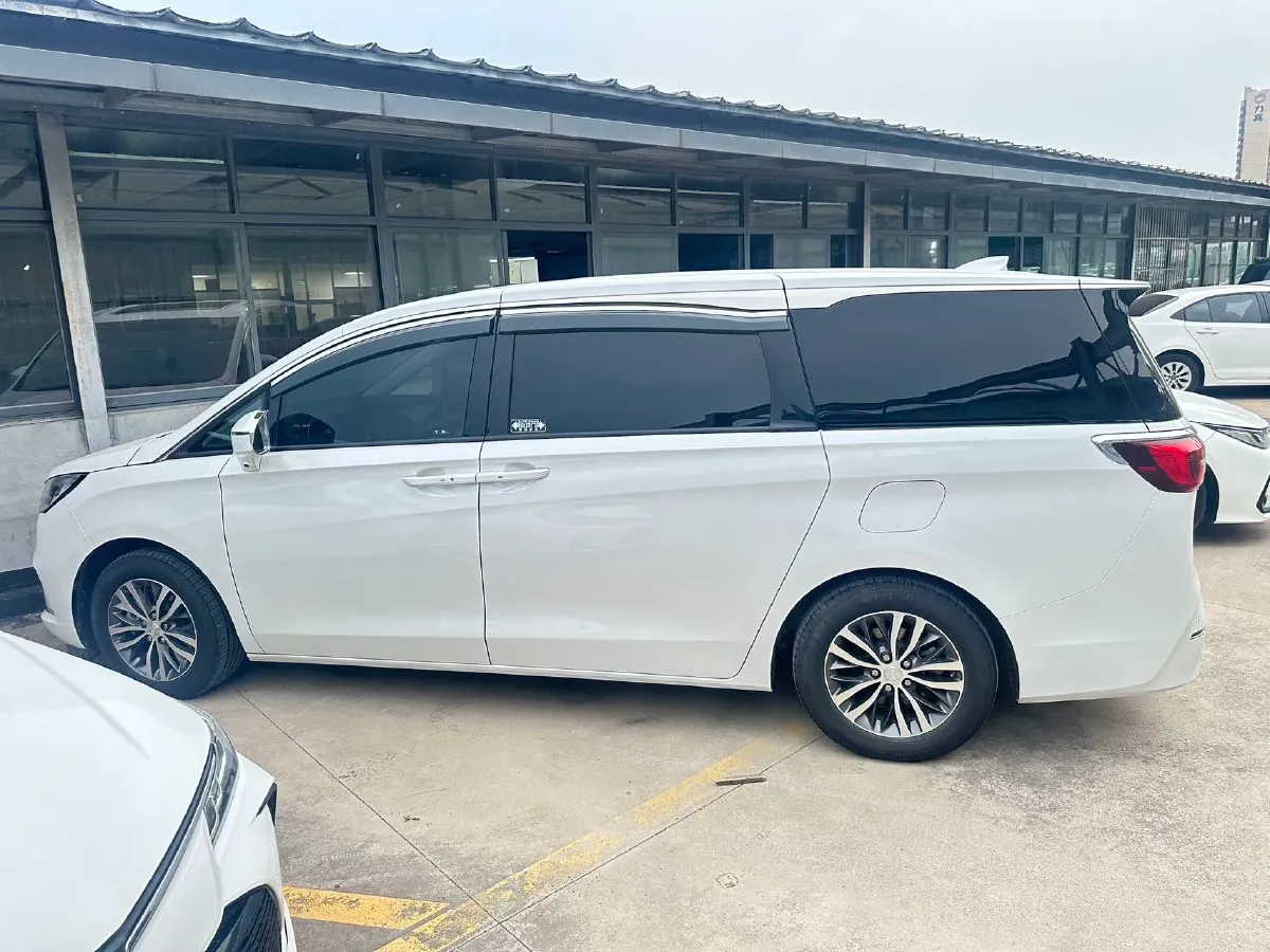 2022 Buick GL8 2.0T 237HP L4 9AT,autocango,china used car exporter,china ev exporter,chinese used car exporter,chinese used ev exporter