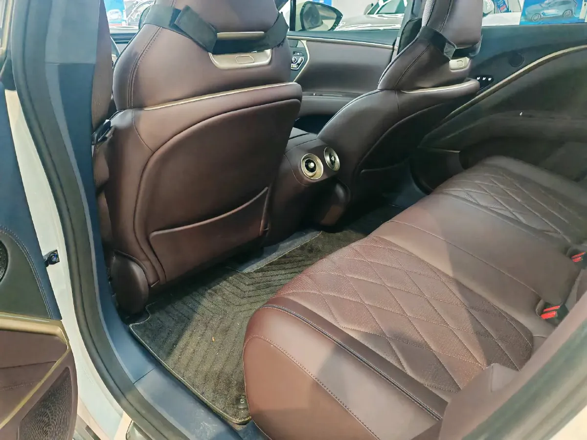 2025 Avatr 11 1.5T 156HP L4 REEV,autocango,china used car exporter,china ev exporter,chinese used car exporter,chinese used ev exporter