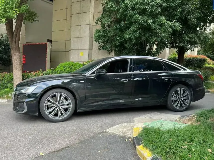 2022 Audi A6L 2.0T 224HP L4 7DCT,autocango,china used car exporter,china ev exporter,chinese used car exporter,chinese used ev exporter