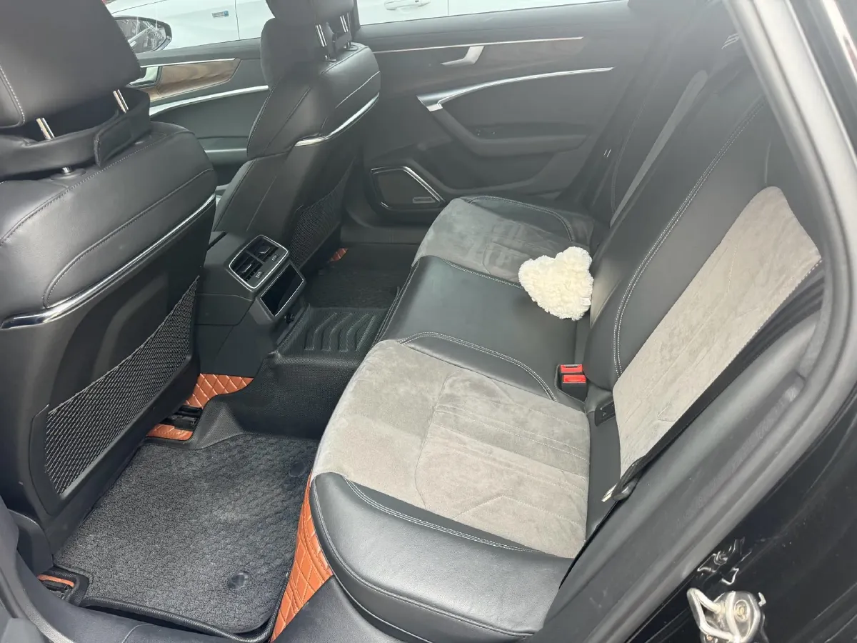 2022 Audi A6L 2.0T 224HP L4 7DCT,autocango,china used car exporter,china ev exporter,chinese used car exporter,chinese used ev exporter