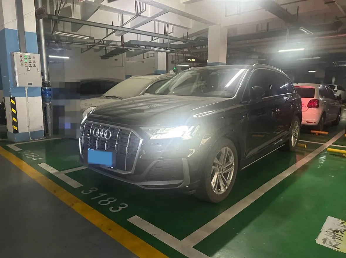 2021 Audi Q7 2.0T 245HP L4 8AT,autocango,china used car exporter,china ev exporter,chinese used car exporter,chinese used ev exporter
