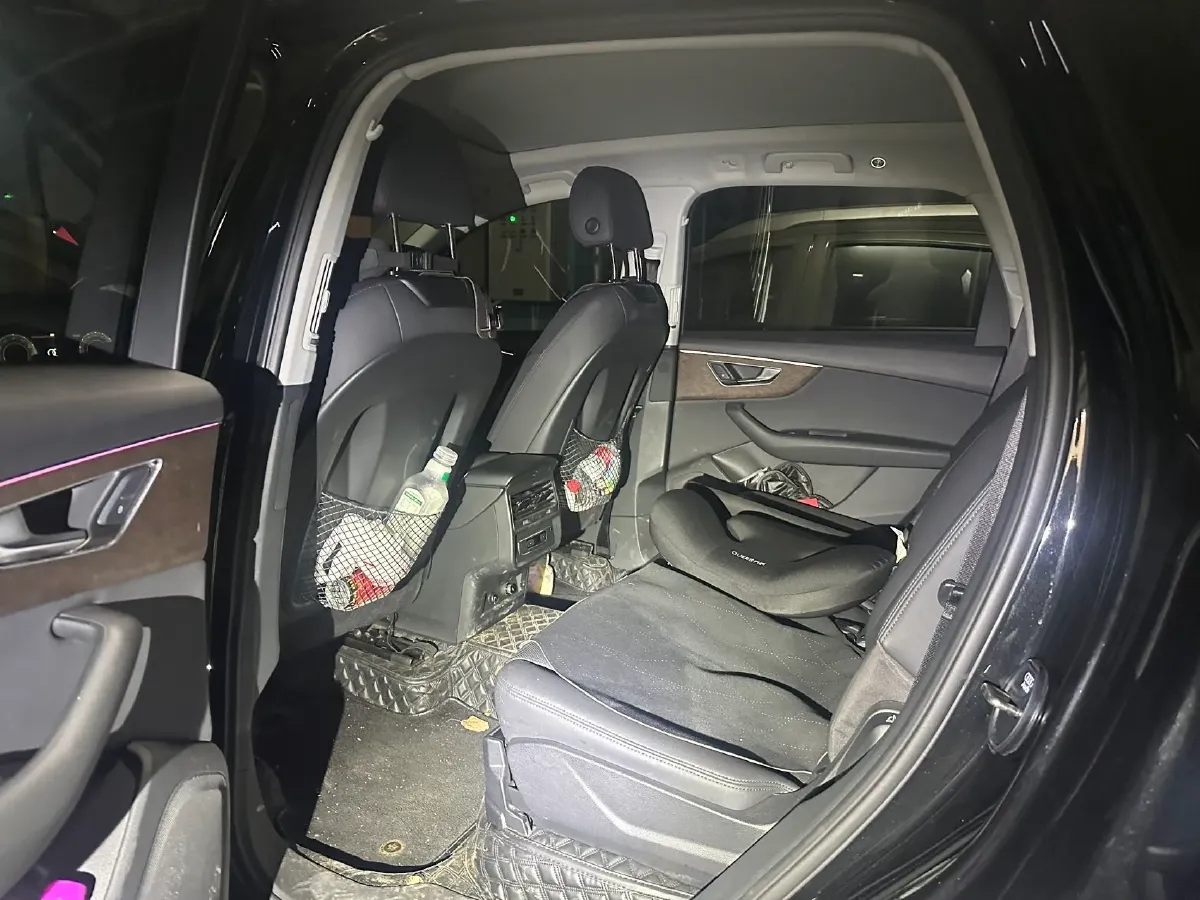 2021 Audi Q7 2.0T 245HP L4 8AT,autocango,china used car exporter,china ev exporter,chinese used car exporter,chinese used ev exporter