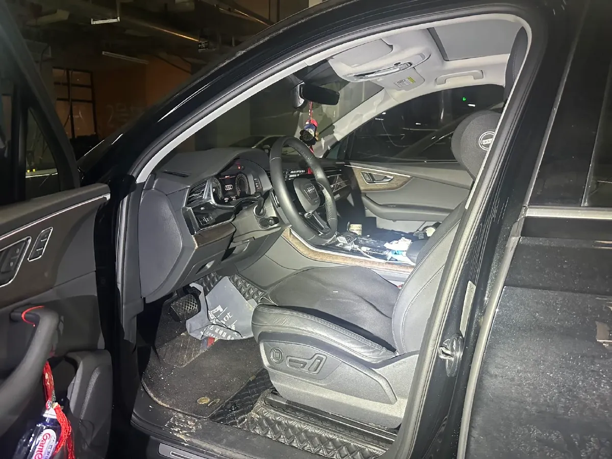 2021 Audi Q7 2.0T 245HP L4 8AT,autocango,china used car exporter,china ev exporter,chinese used car exporter,chinese used ev exporter