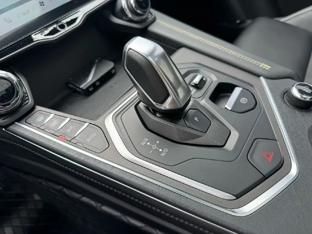 2023 LYNK&CO 05 2.0T 254HP L4 8AT,autocango,china used car exporter,china ev exporter,chinese used car exporter,chinese used ev exporter