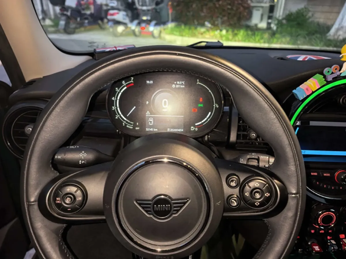 2021 MINI MINI 1.5T 136HP L3 7DCT,autocango,china used car exporter,china ev exporter,chinese used car exporter,chinese used ev exporter