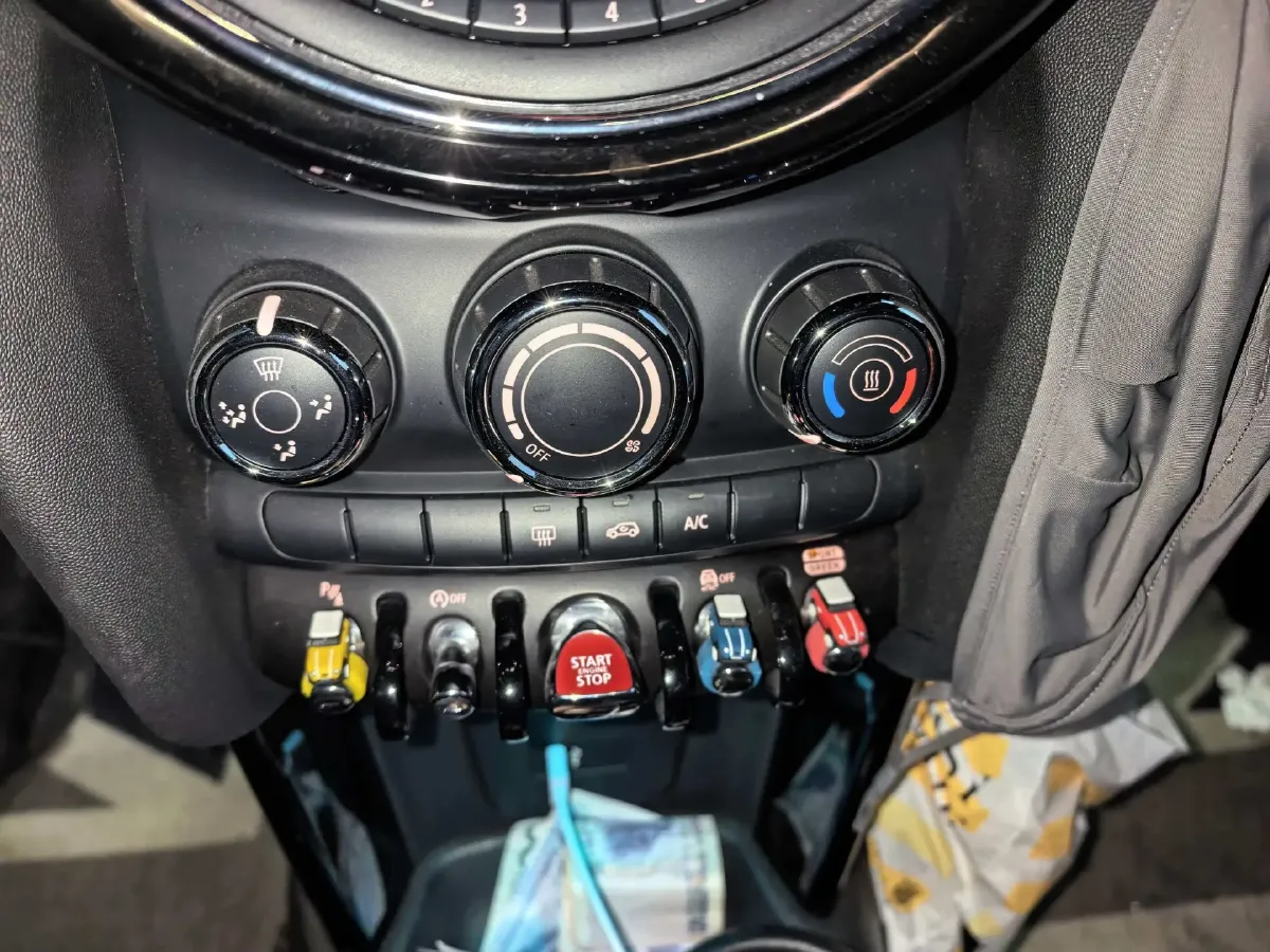 2021 MINI MINI 1.5T 136HP L3 7DCT,autocango,china used car exporter,china ev exporter,chinese used car exporter,chinese used ev exporter