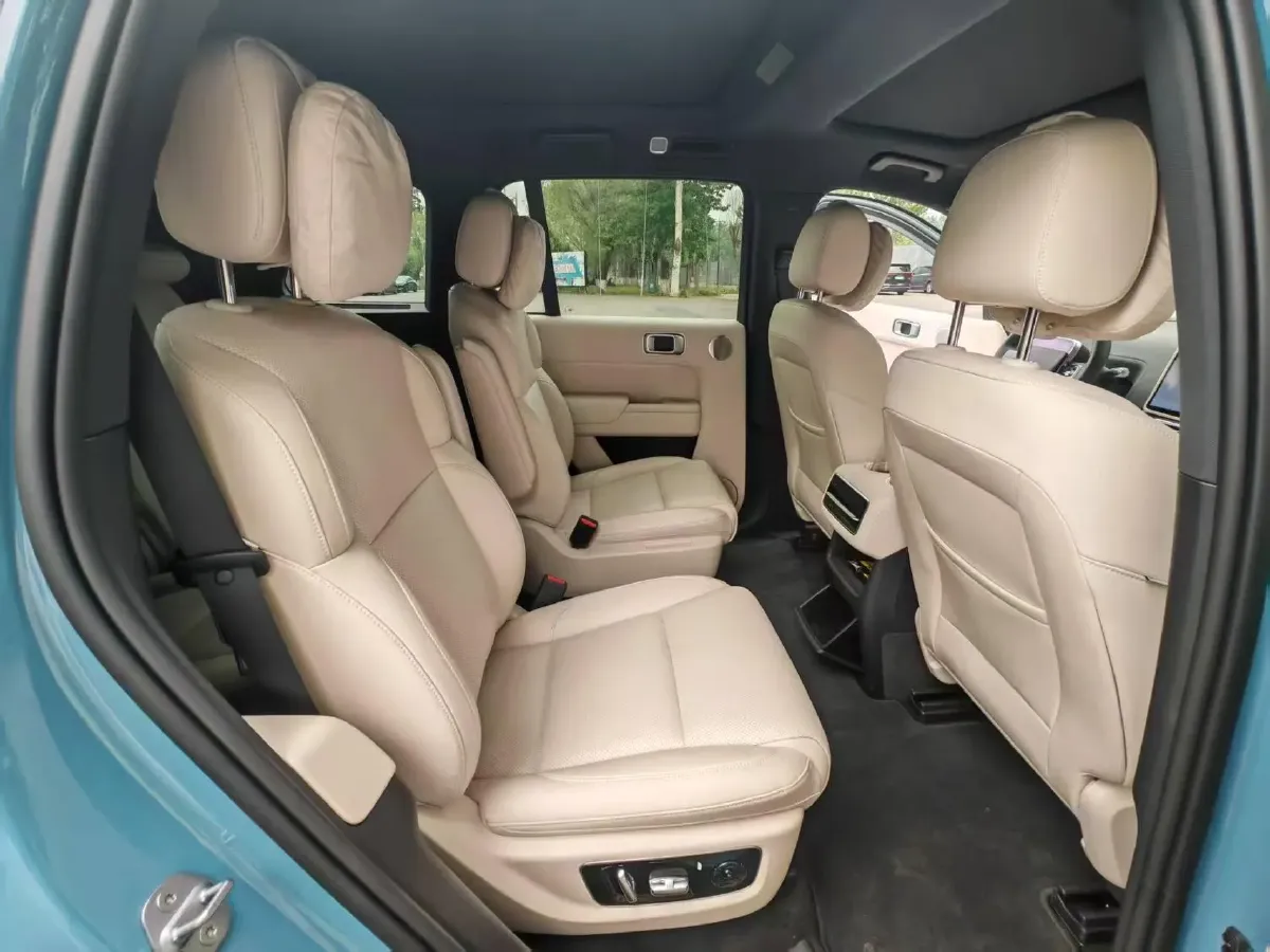 2023 Li L8 Range Extended 154HP REEV 40.9KWH,autocango,china used car exporter,china ev exporter,chinese used car exporter,chinese used ev exporter