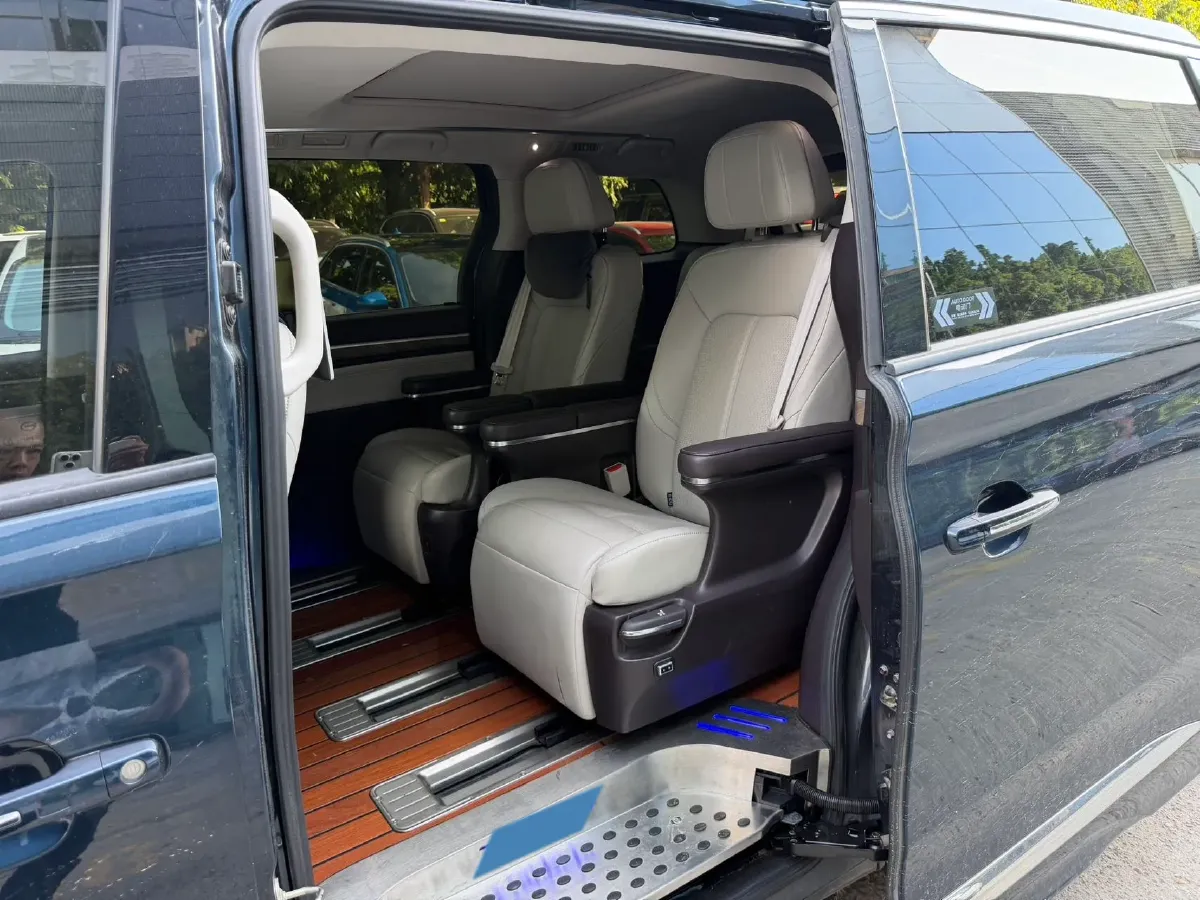 2021 GAC Trumpchi M8 2.0T 252HP L4 8AT,autocango,china used car exporter,china ev exporter,chinese used car exporter,chinese used ev exporter