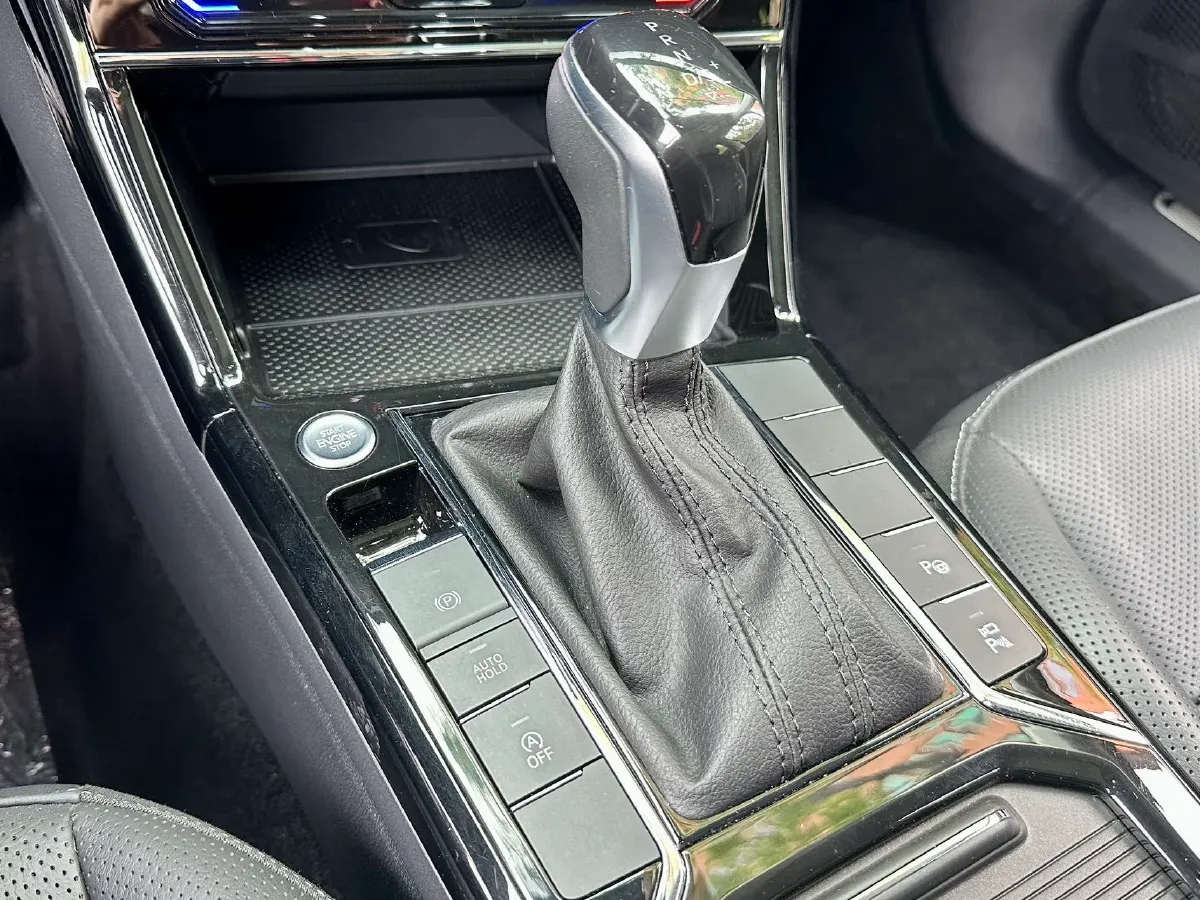 2023 Volkswagen Passat 2.0T 186HP L4 7DCT,autocango,china used car exporter,china ev exporter,chinese used car exporter,chinese used ev exporter