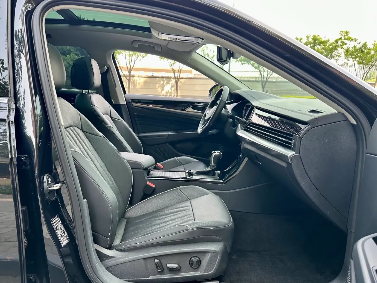 2023 Volkswagen Passat 2.0T 186HP L4 7DCT,autocango,china used car exporter,china ev exporter,chinese used car exporter,chinese used ev exporter