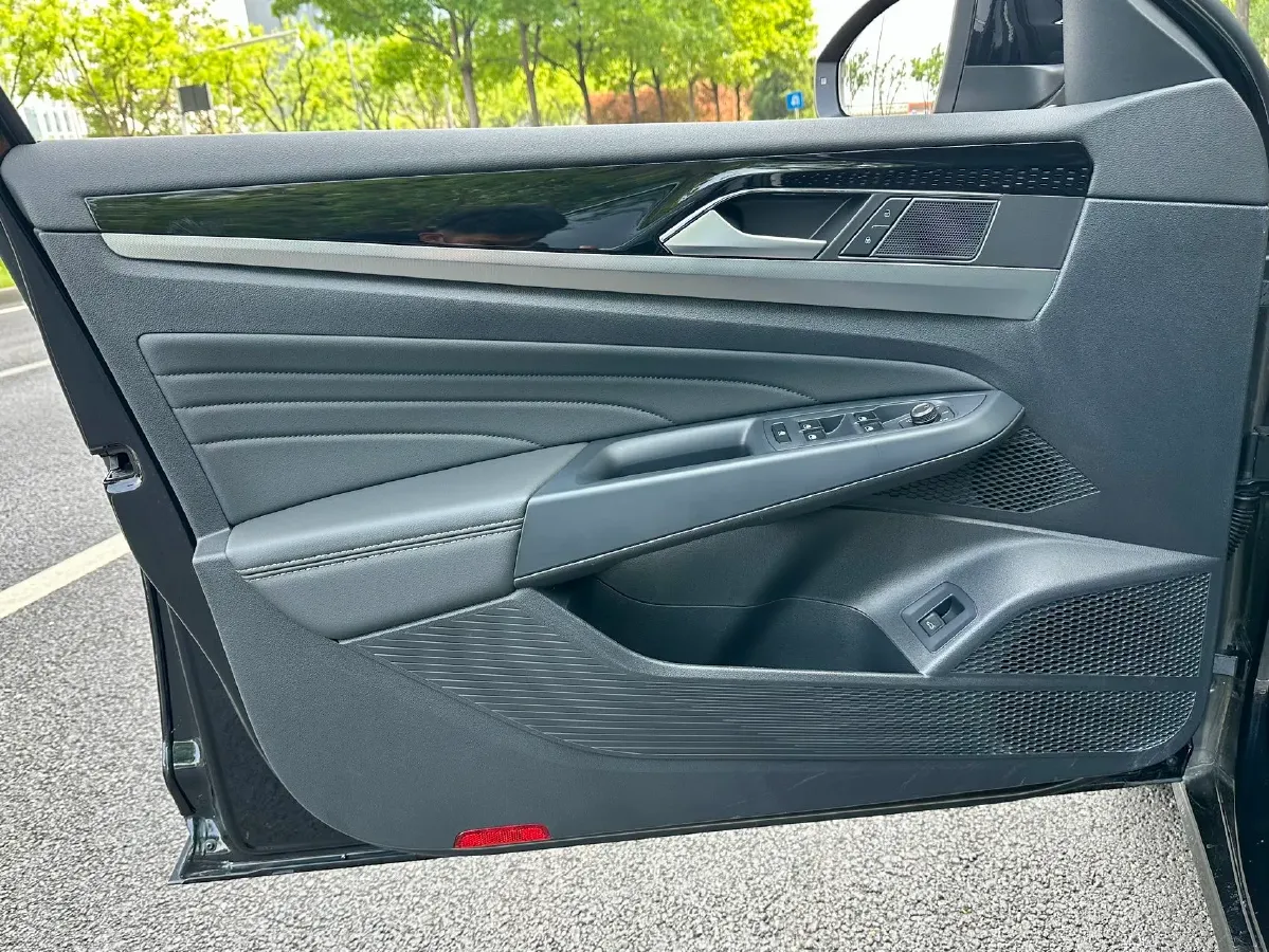 2023 Volkswagen Passat 2.0T 186HP L4 7DCT,autocango,china used car exporter,china ev exporter,chinese used car exporter,chinese used ev exporter