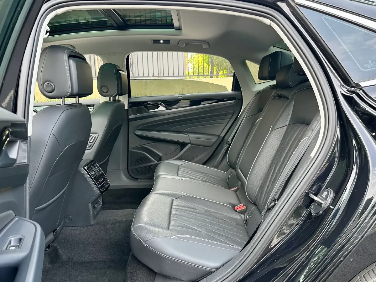 2023 Volkswagen Passat 2.0T 186HP L4 7DCT,autocango,china used car exporter,china ev exporter,chinese used car exporter,chinese used ev exporter