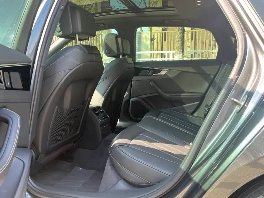 2024 Audi A4L 2.0T 190HP L4 7DCT,autocango,china used car exporter,china ev exporter,chinese used car exporter,chinese used ev exporter