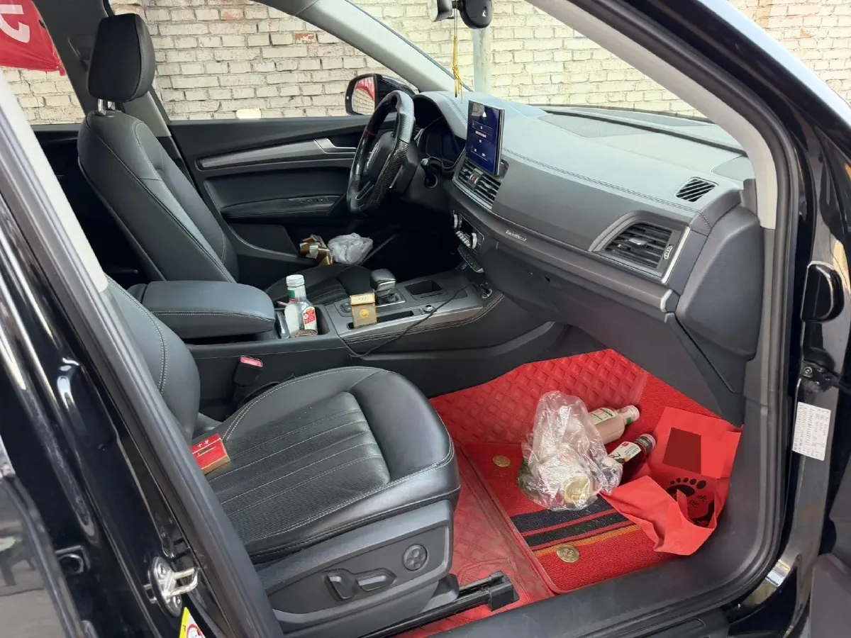 2022 Audi Q5L 2.0T 190HP L4 7DCT,autocango,china used car exporter,china ev exporter,chinese used car exporter,chinese used ev exporter