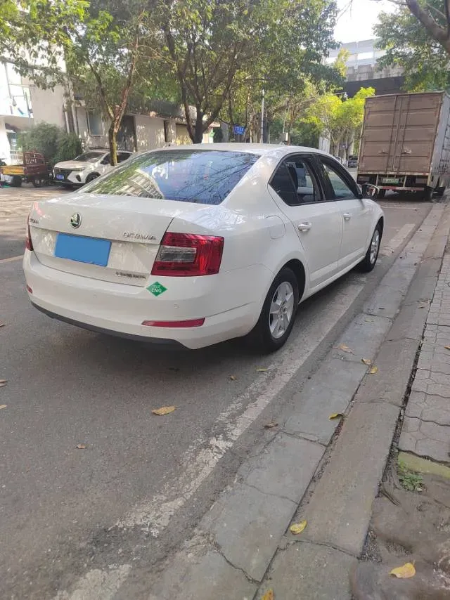2017 Skoda Octavia 1.6L 110HP L4 5MT,autocango,china used car exporter,china ev exporter,chinese used car exporter,chinese used ev exporter