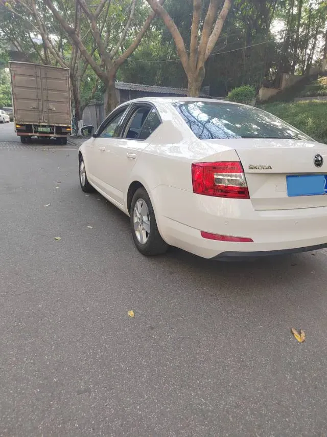 2017 Skoda Octavia 1.6L 110HP L4 5MT,autocango,china used car exporter,china ev exporter,chinese used car exporter,chinese used ev exporter