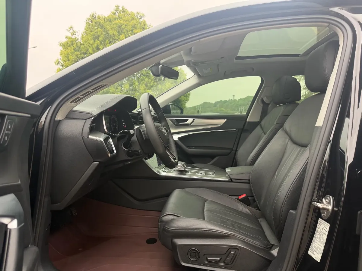 2021 Audi A6L 2.0T 224HP L4 7DCT,autocango,china used car exporter,china ev exporter,chinese used car exporter,chinese used ev exporter