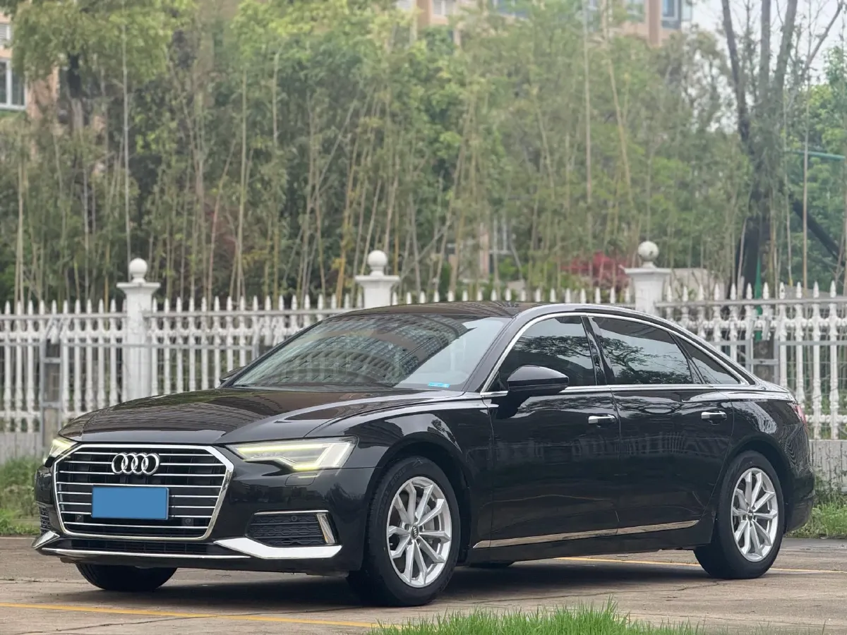 2021 Audi A6L 2.0T 224HP L4 7DCT,autocango,china used car exporter,china ev exporter,chinese used car exporter,chinese used ev exporter