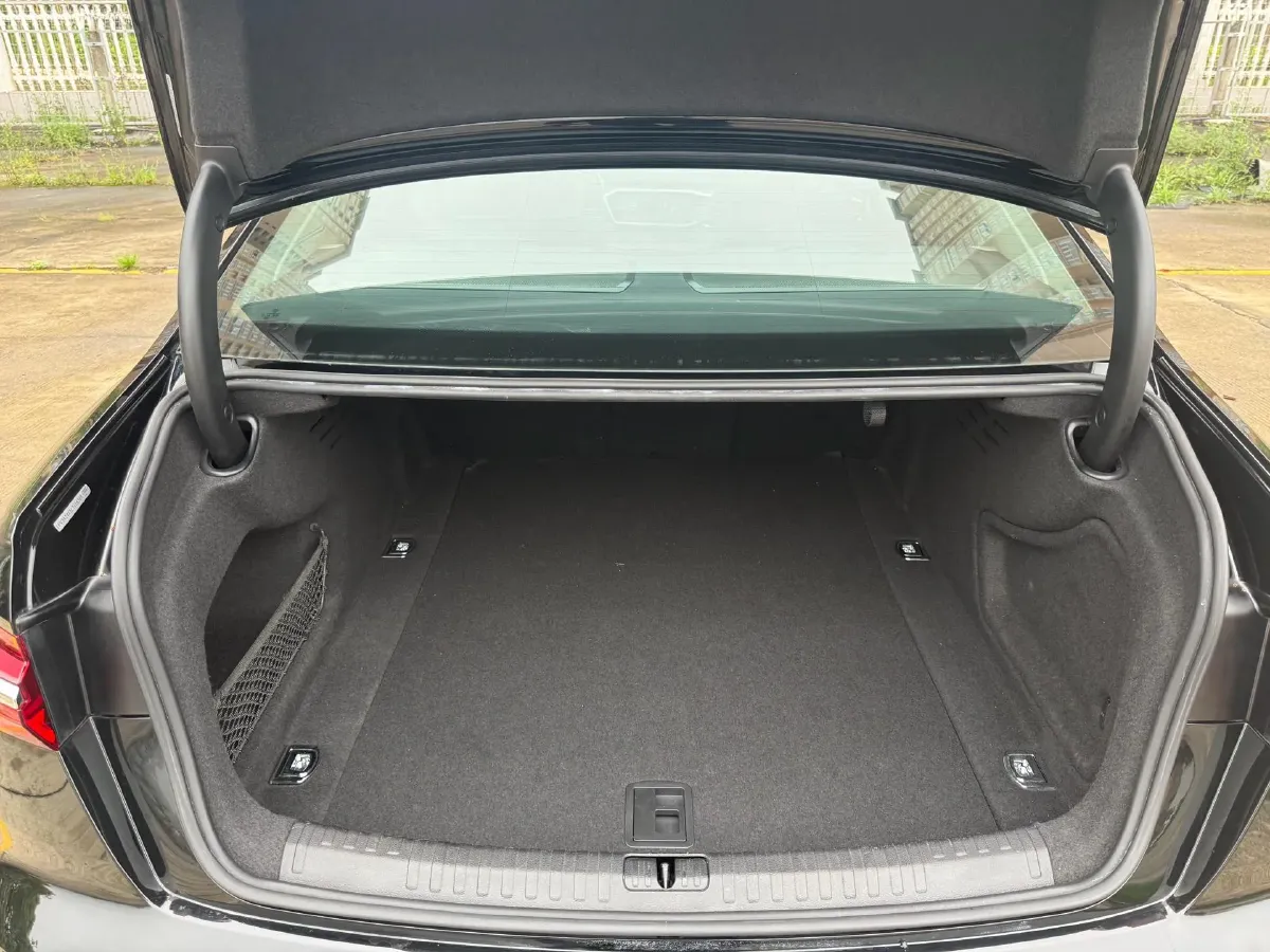 2021 Audi A6L 2.0T 224HP L4 7DCT,autocango,china used car exporter,china ev exporter,chinese used car exporter,chinese used ev exporter