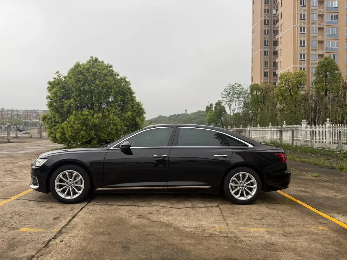 2021 Audi A6L 2.0T 224HP L4 7DCT,autocango,china used car exporter,china ev exporter,chinese used car exporter,chinese used ev exporter