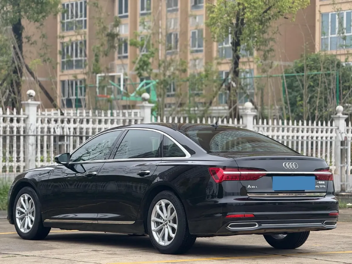 2021 Audi A6L 2.0T 224HP L4 7DCT,autocango,china used car exporter,china ev exporter,chinese used car exporter,chinese used ev exporter