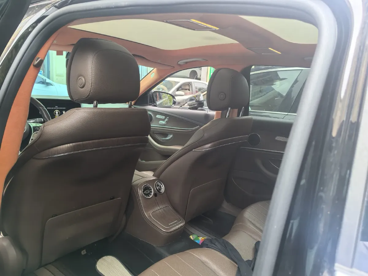 2022 Mercedes-Benz E Class 2.0T 211HP L4 9AT PHEV 25.4KWH,autocango,china used car exporter,china ev exporter,chinese used car exporter,chinese used ev exporter