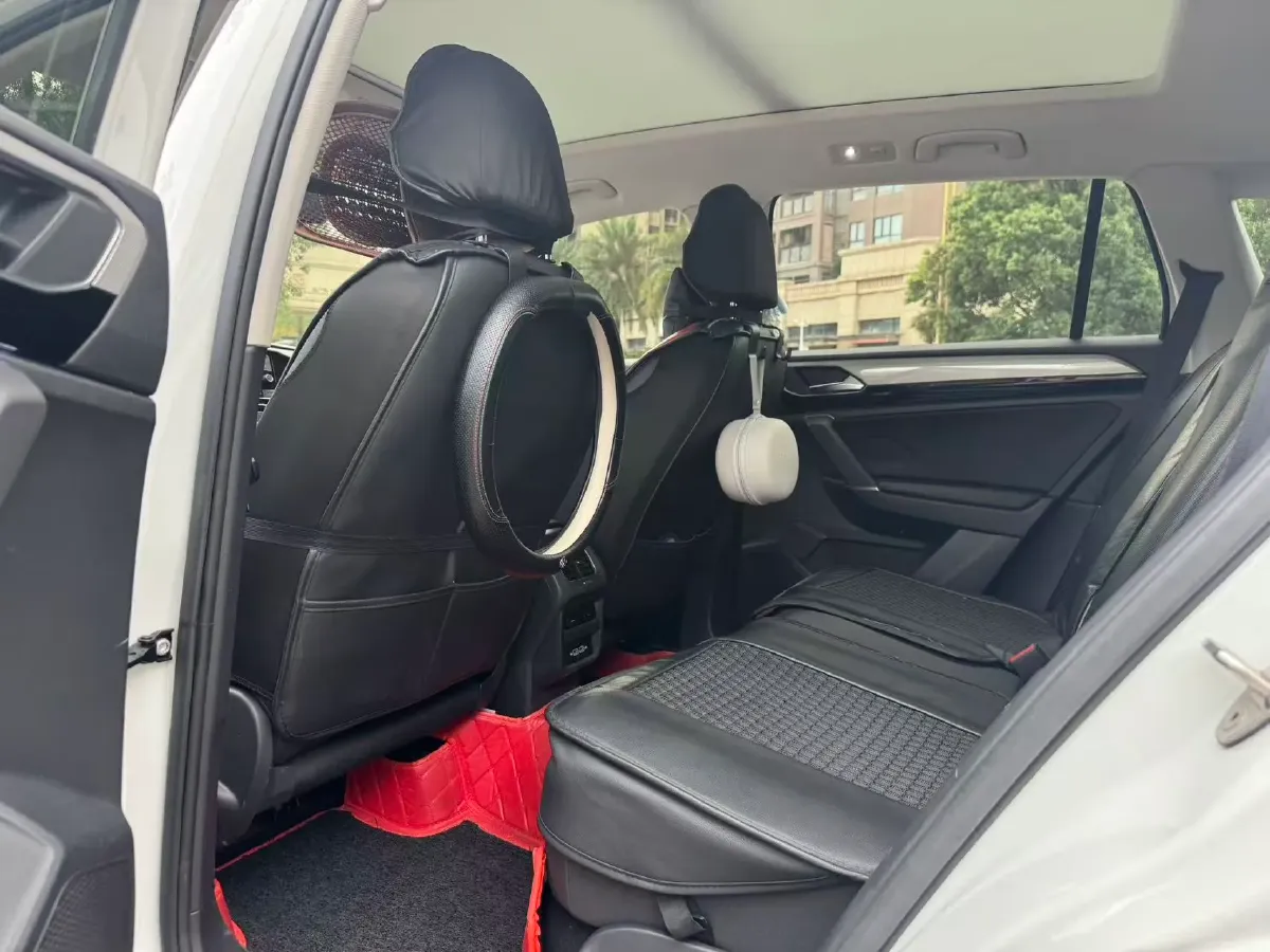 2019 Jeep Cherokee 2.0T 234HP L4 9AT,autocango,china used car exporter,china ev exporter,chinese used car exporter,chinese used ev exporter