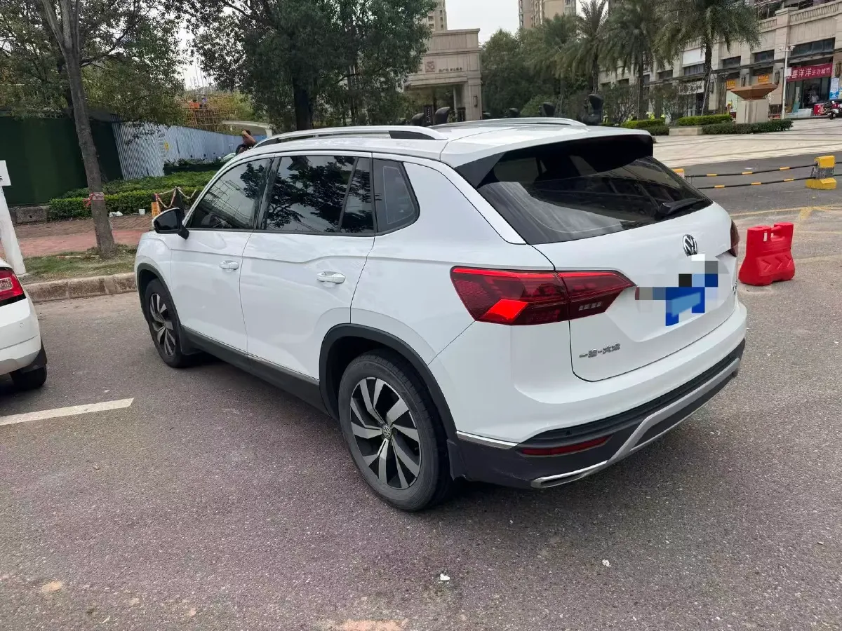 2019 Jeep Cherokee 2.0T 234HP L4 9AT,autocango,china used car exporter,china ev exporter,chinese used car exporter,chinese used ev exporter