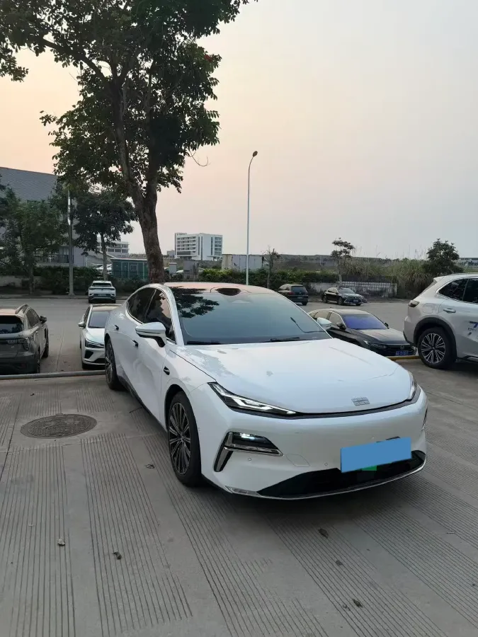 2025 Geely Galaxy Starshine 8 1.5T 163HP L4 3DHT PHEV 27.69KWH,autocango,china used car exporter,china ev exporter,chinese used car exporter,chinese used ev exporter