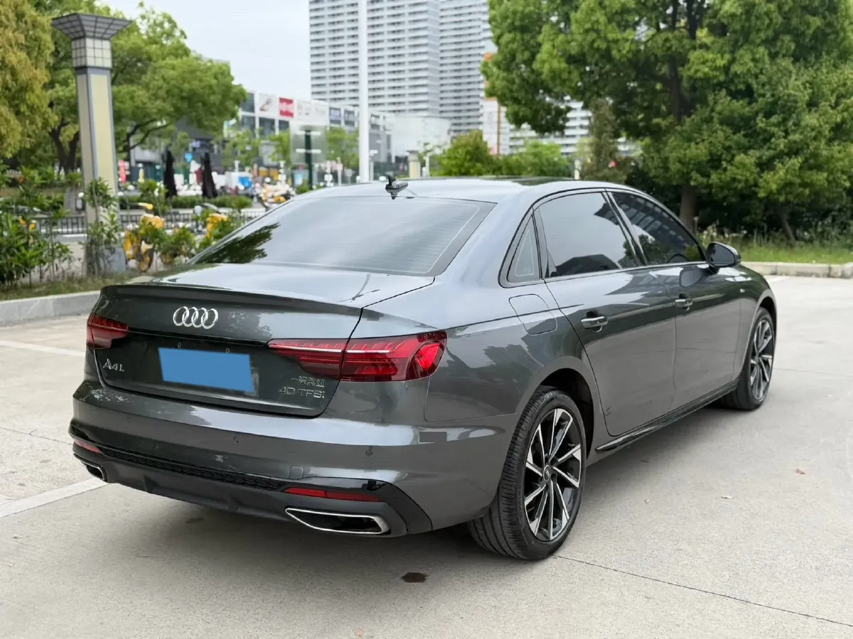 2023 Audi A4L 2.0T 190HP L4 7DCT,autocango,china used car exporter,china ev exporter,chinese used car exporter,chinese used ev exporter