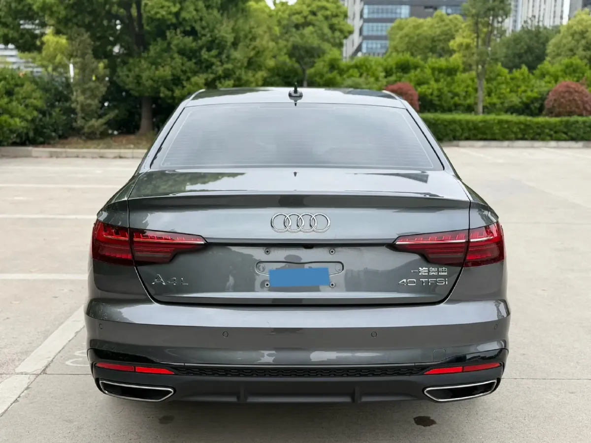 2023 Audi A4L 2.0T 190HP L4 7DCT,autocango,china used car exporter,china ev exporter,chinese used car exporter,chinese used ev exporter