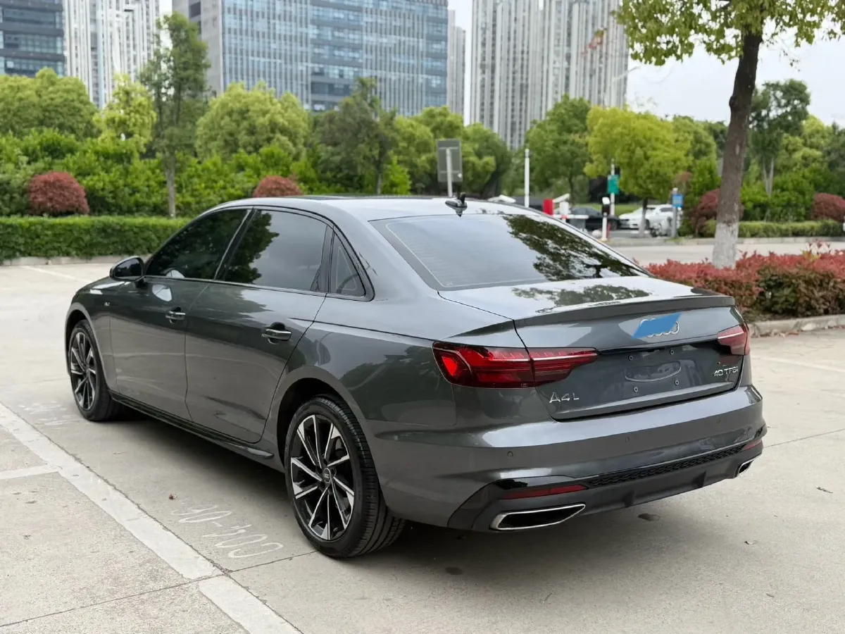 2023 Audi A4L 2.0T 190HP L4 7DCT,autocango,china used car exporter,china ev exporter,chinese used car exporter,chinese used ev exporter