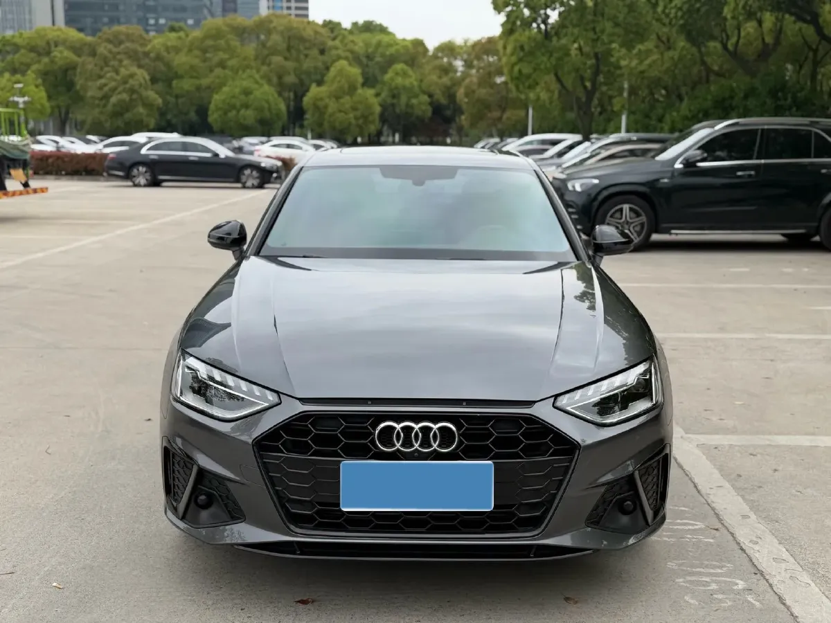 2023 Audi A4L 2.0T 190HP L4 7DCT,autocango,china used car exporter,china ev exporter,chinese used car exporter,chinese used ev exporter