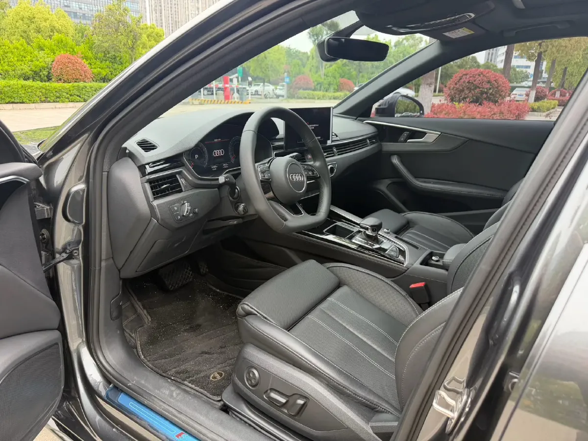 2023 Audi A4L 2.0T 190HP L4 7DCT,autocango,china used car exporter,china ev exporter,chinese used car exporter,chinese used ev exporter