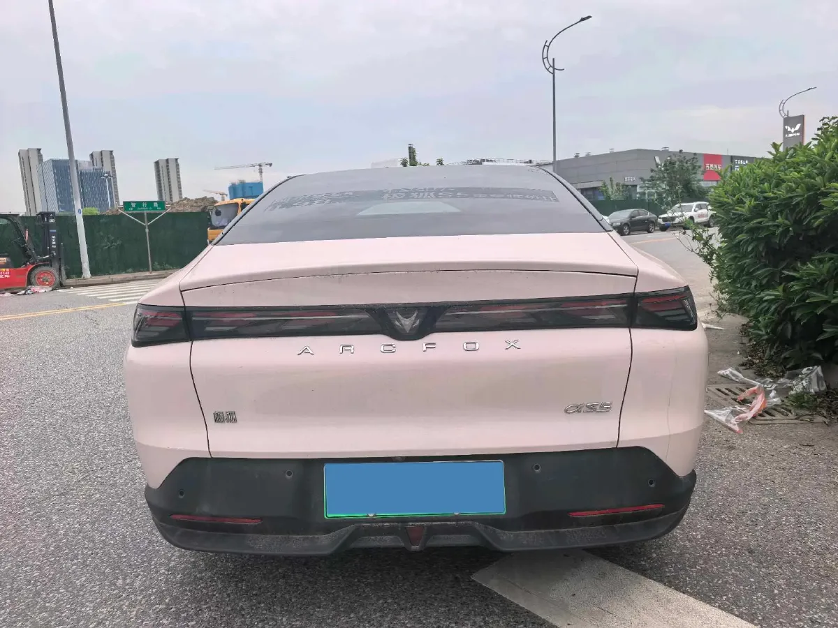 2024 ARCFOX αT5 BEV 79.2KWH,autocango,china used car exporter,china ev exporter,chinese used car exporter,chinese used ev exporter