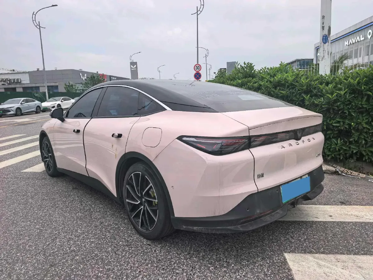 2024 ARCFOX αT5 BEV 79.2KWH,autocango,china used car exporter,china ev exporter,chinese used car exporter,chinese used ev exporter